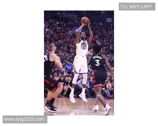 2016年2017年勇士与雷霆的激烈对决回顾与分析