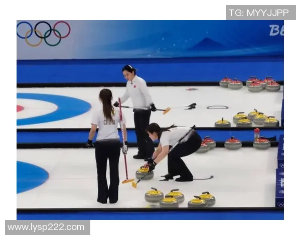 中国冰壶队迎战韩国队期待精彩对决展现冰上竞技魅力与团队精神 中国冰壶队迎战韩国队期待精彩对决展现冰上竞技魅力与团队精神