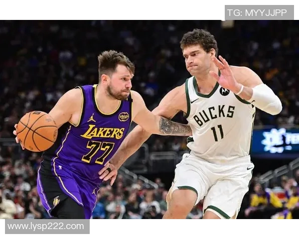 布鲁克洛佩斯：从篮筐之下到全明星的华丽蜕变与篮球生涯回顾